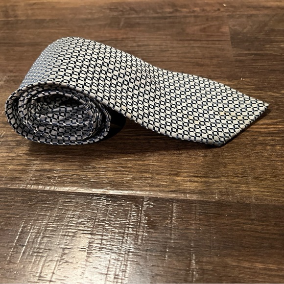 Jos. A Bank Signature Collection Men’s Pink Check 100% Silk Neck Tie - Picture 3 of 4